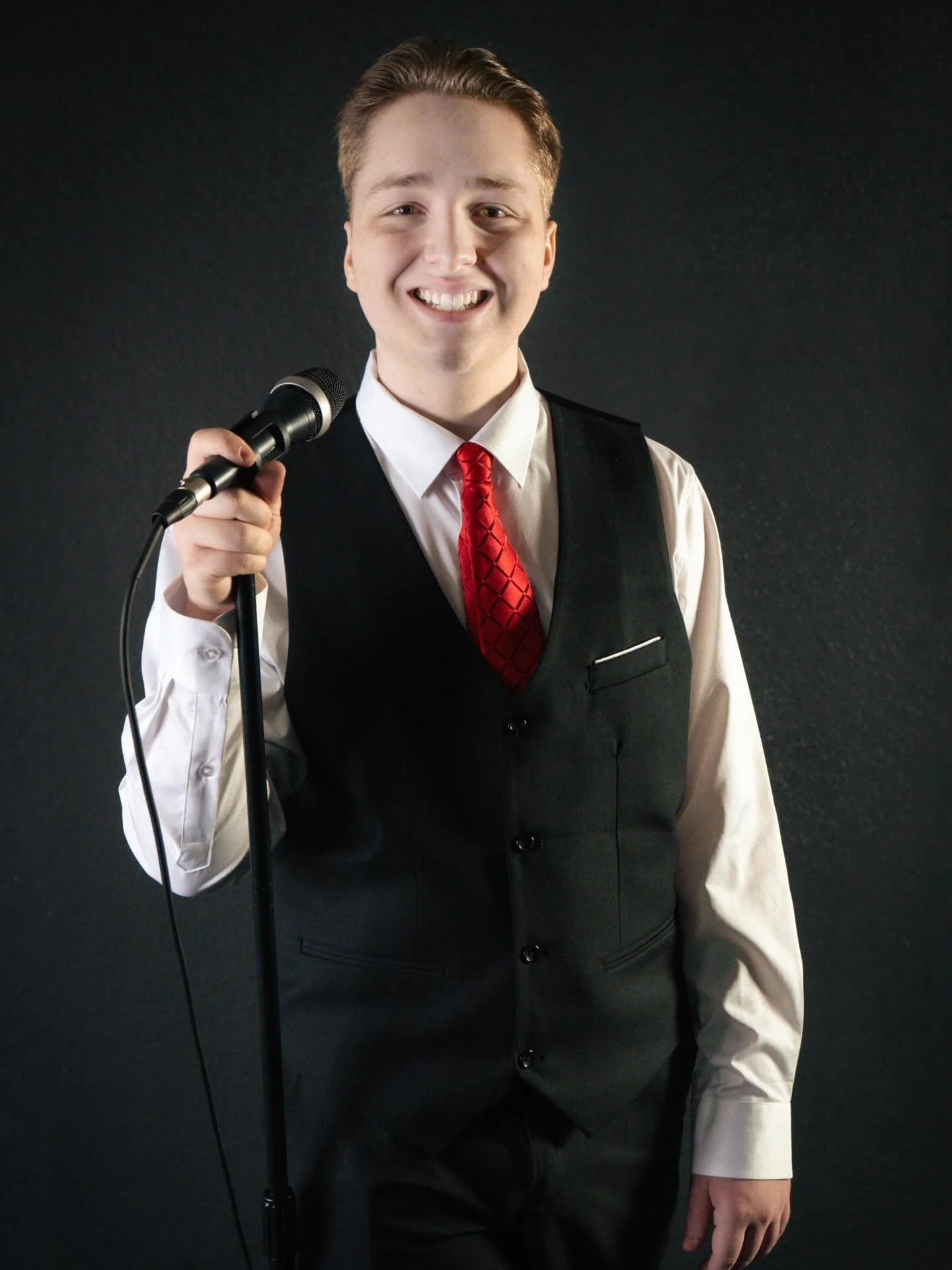 Crooner vibes. Awesome indoor senior picture session!