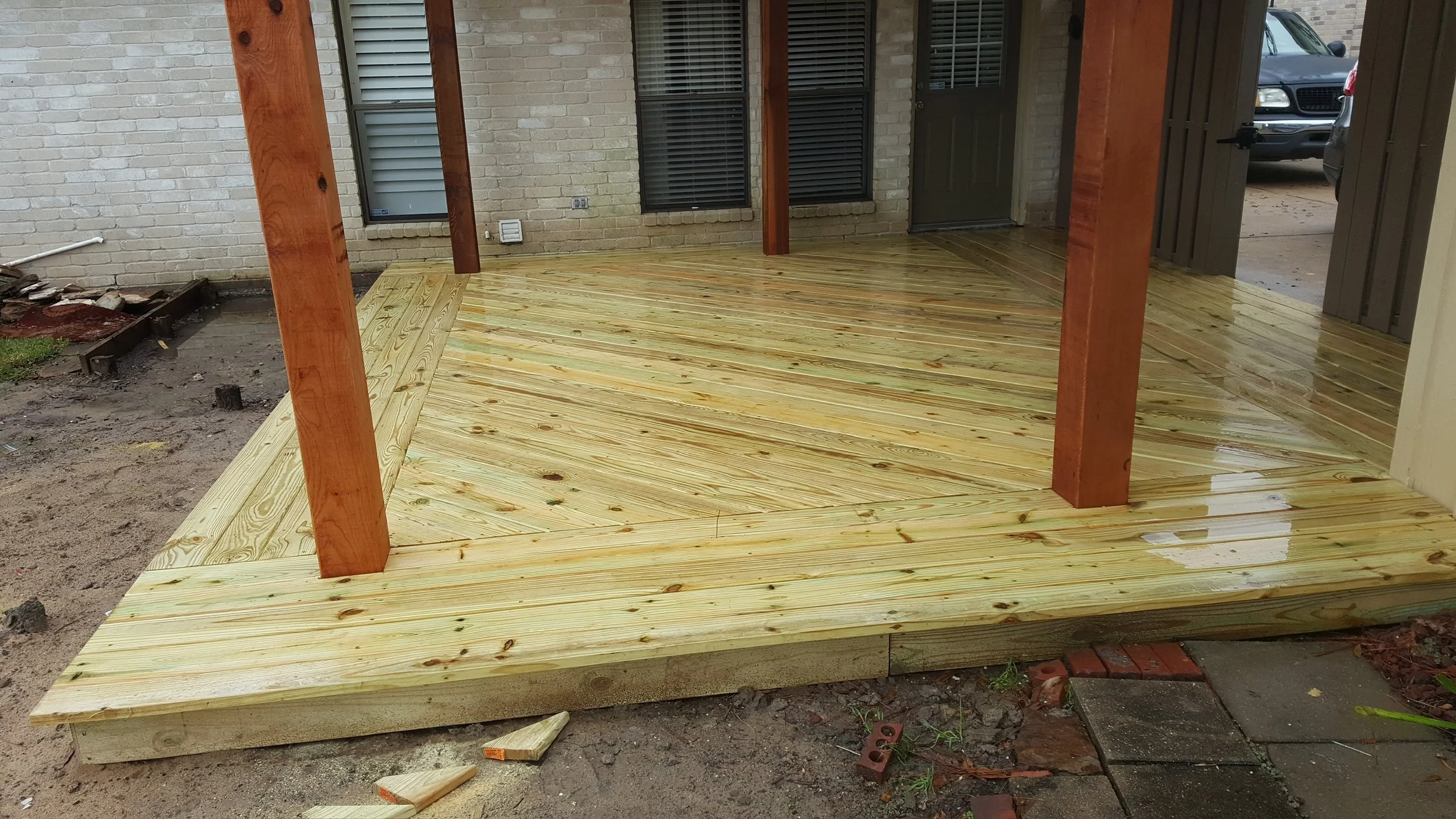 New deck build with custom pattern & stained wood. Build of wooden columns.