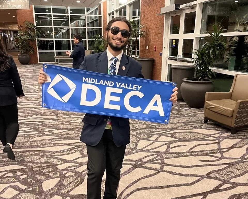 How to be a networ-KING: A Professional Guide to Building Meaningful Connections with DECA! (with Luka Dominguez)