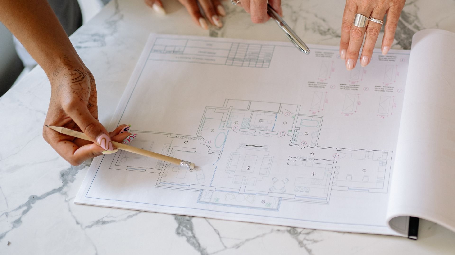 Three overlapping speech bubbles on a dark background, symbolizing conversation or communication.