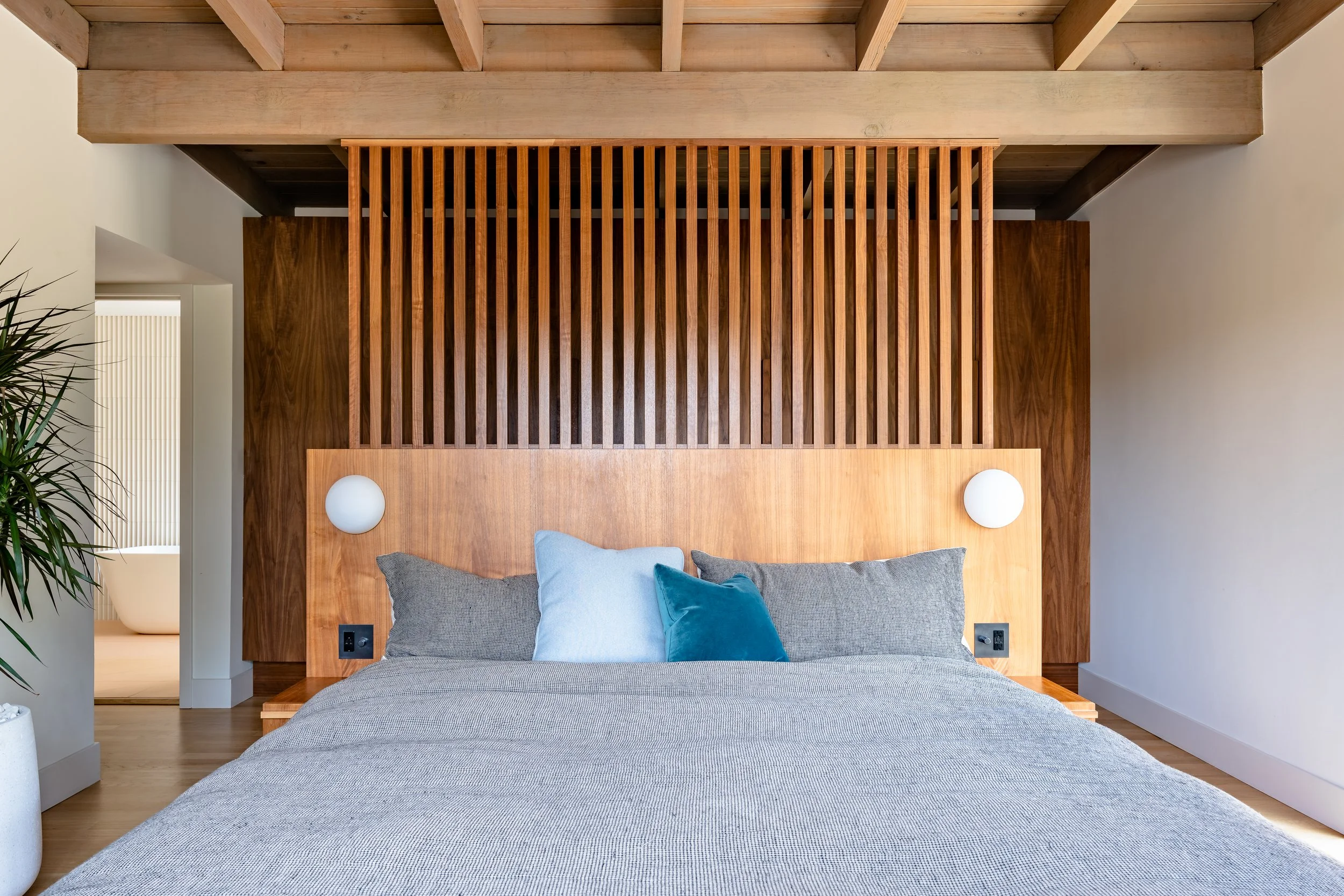 2322 Ewing - 013.jpg