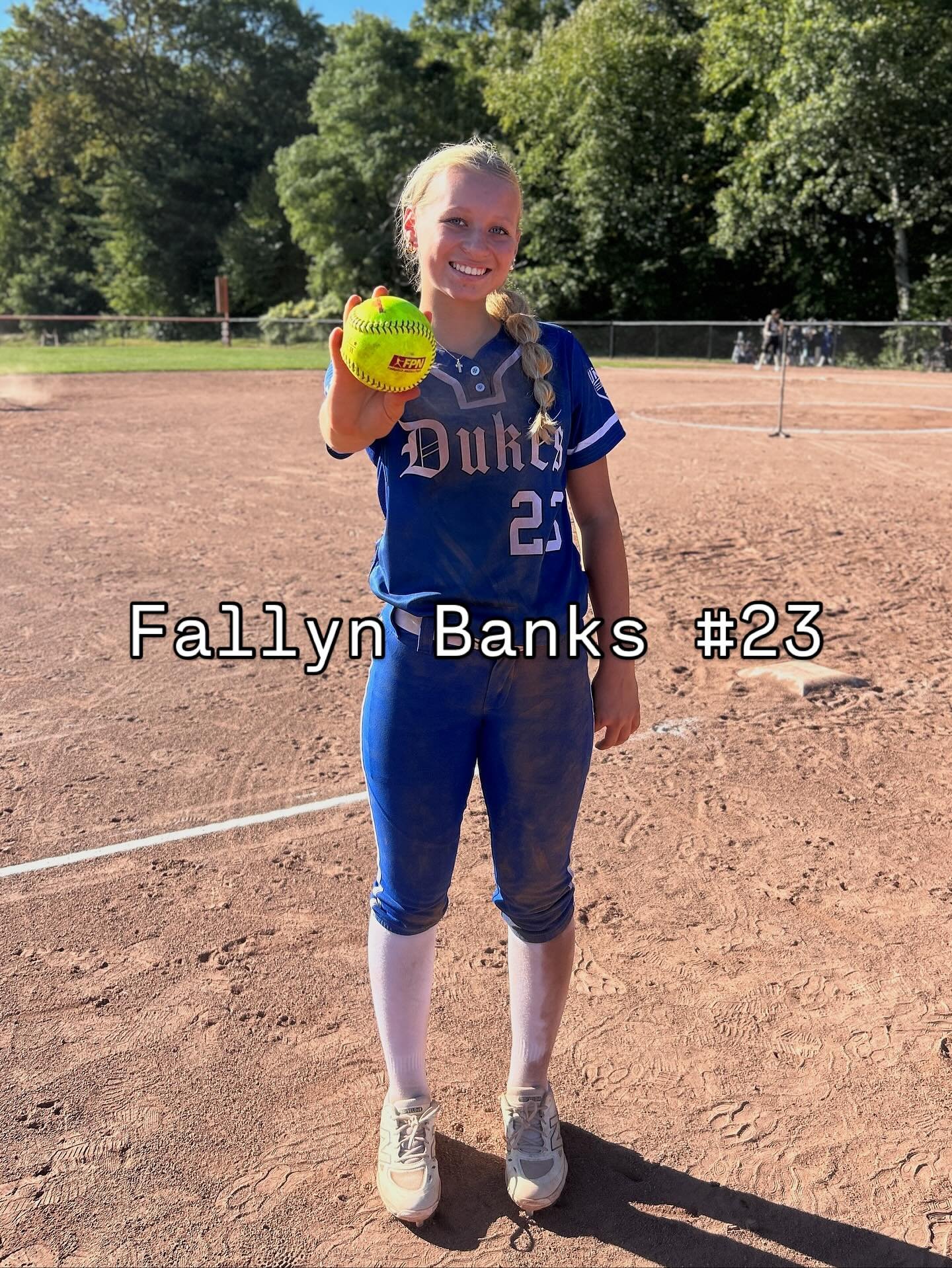 Fallyn Banks hits a long two-run HR to put the Dukes on top at this weekend&rsquo;s FPN Fall Showcase!  #BanksBlast