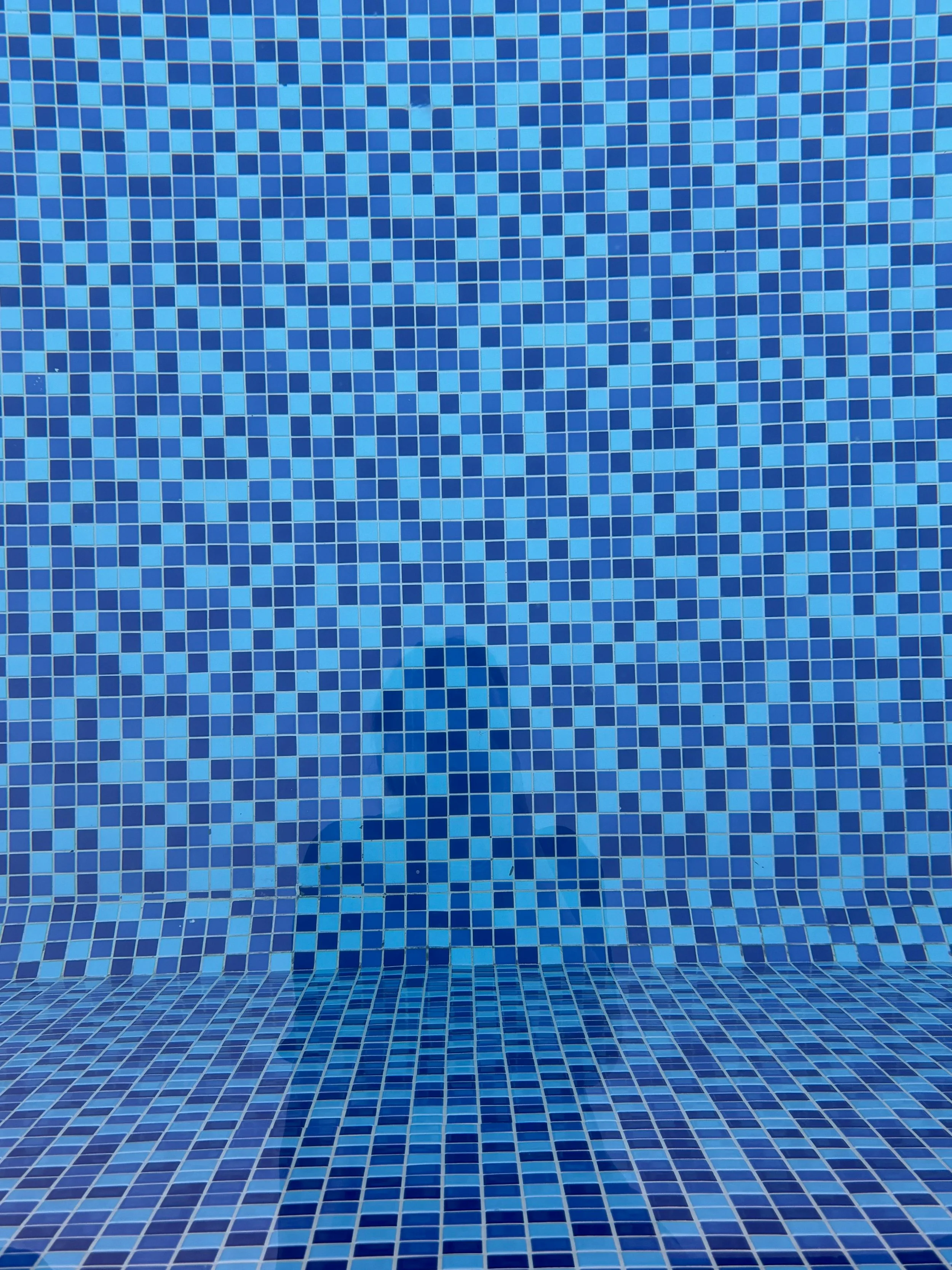 Pool & Terrace Tiling.
Waterproof, weather-resistant, and built to impress. From vibrant pool mosaics to expansive terrace tiles, our collaborators create surfaces that are both functional and stunning