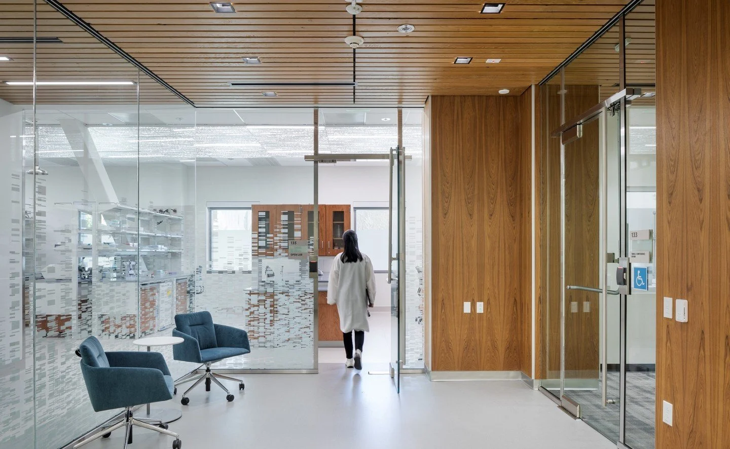 Reclaimed Doug Fir Linear with a custom stain to match the Teak wall panels. We were thrilled to manufacture this system for the Innovative Genomics Institute at UC Berkeley.

https://recircledinc.com/product/linear/