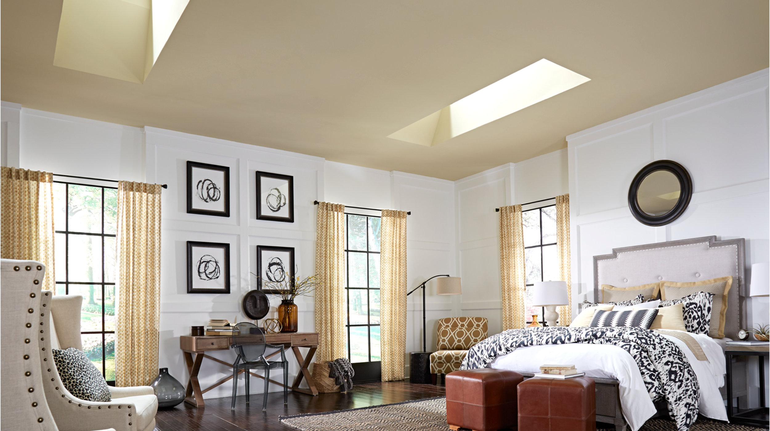 Bedroom with fixed skylights