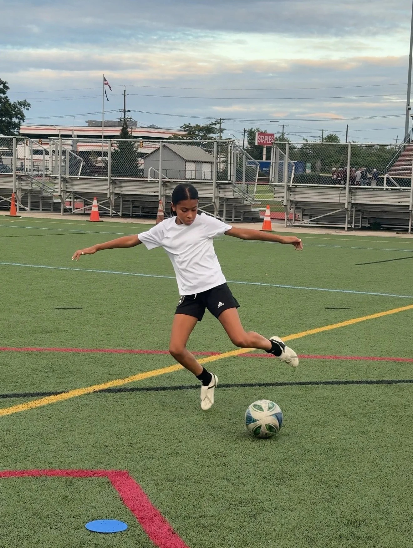 Moments captured from the past weeks 💭📸

From the energy at our sessions, to the launch of the brand new website, and even a trip to Yankee Stadium 🏟️ the weeks have been full of growth, community, and vybz ⚡️

#soccer #soccerdevelopment #privatet