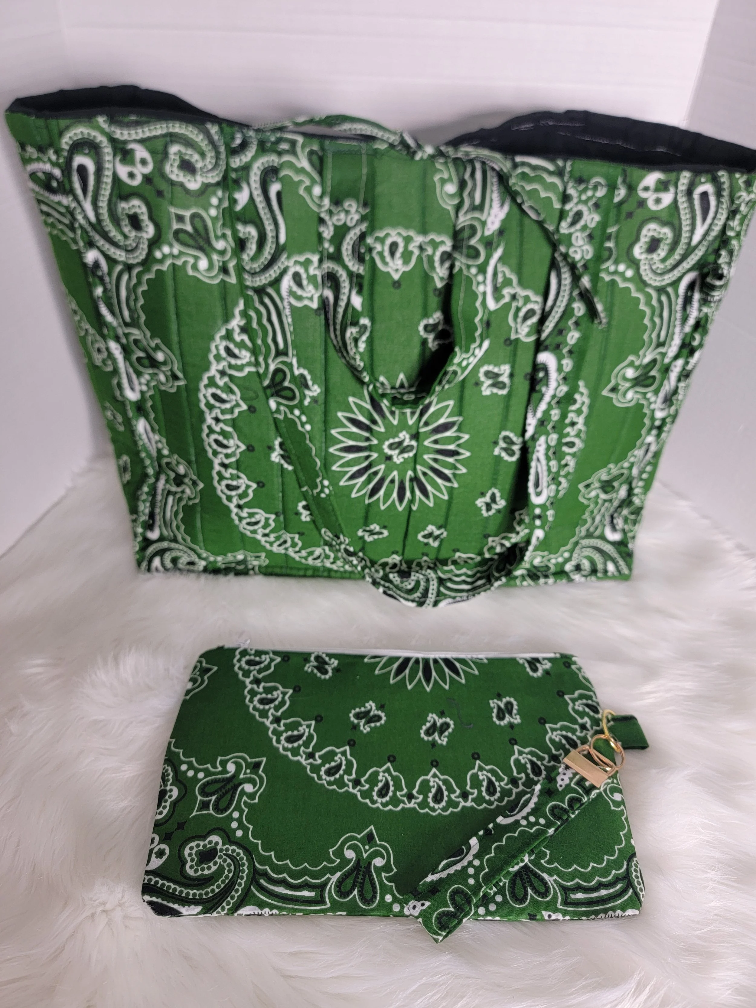 Hunter Green Lifestyle tote bag/ Matching Wristlet set
