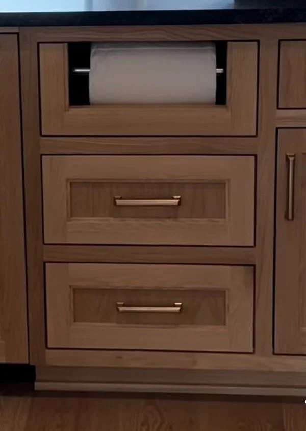Cabinet should have insert for paper towels left of sink