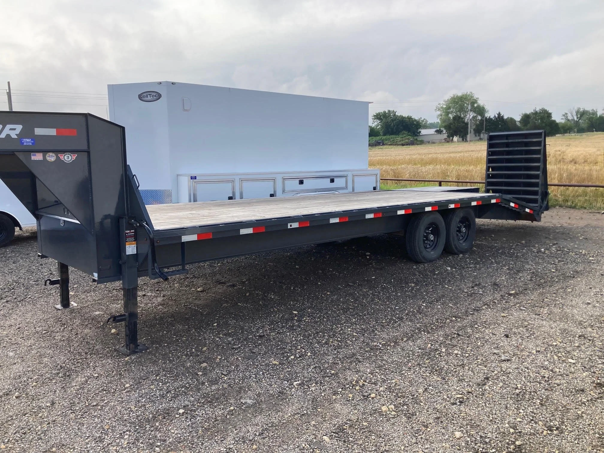 8.5' x 25' Goose Neck Trailer
