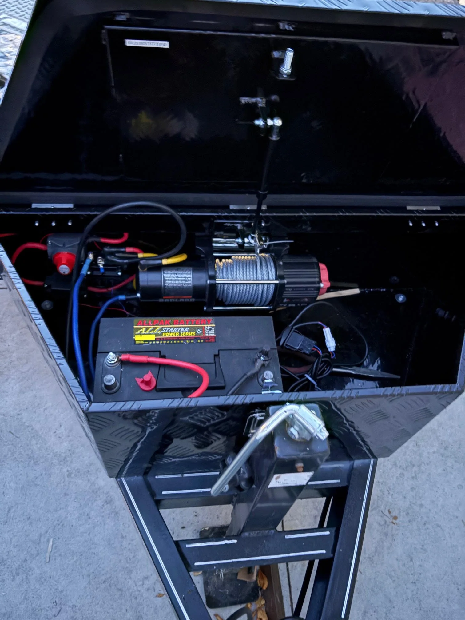 car trailer wench.jpg