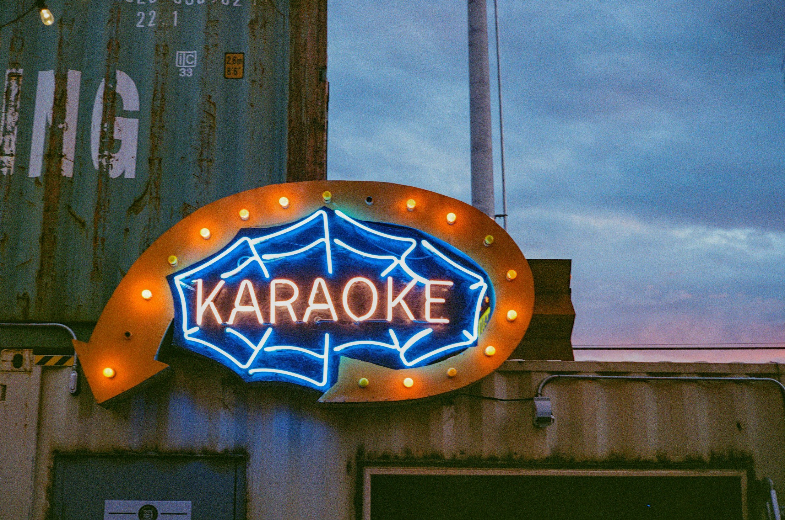 KARAOKE!