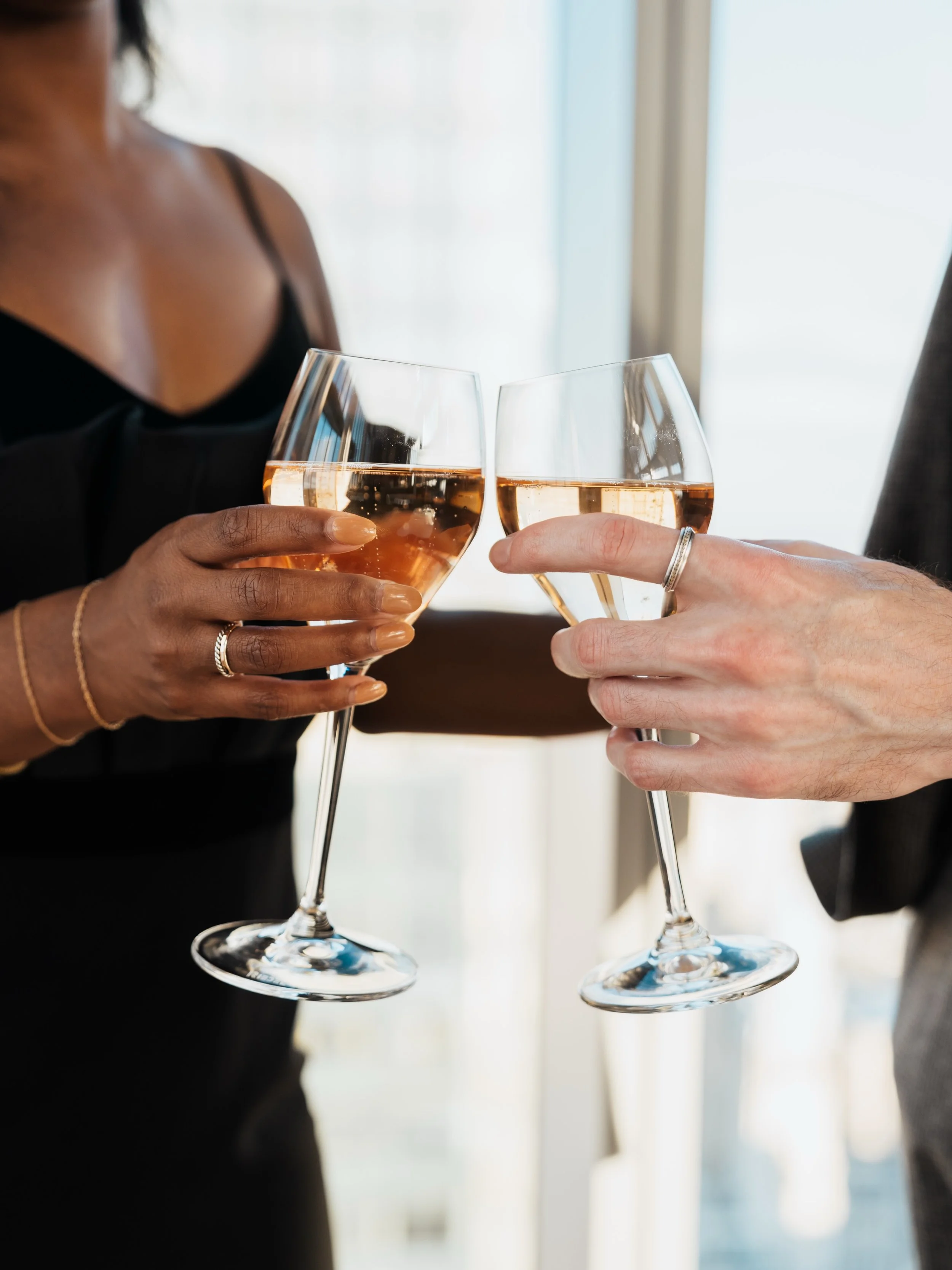 Showcasing amenities is one thing - but it&rsquo;s the human touch that creates a story. ✨

I enjoy bringing in the human element in a beautiful space to showcase an experience and invite the viewer into the moment. 

To create that moment, I source 