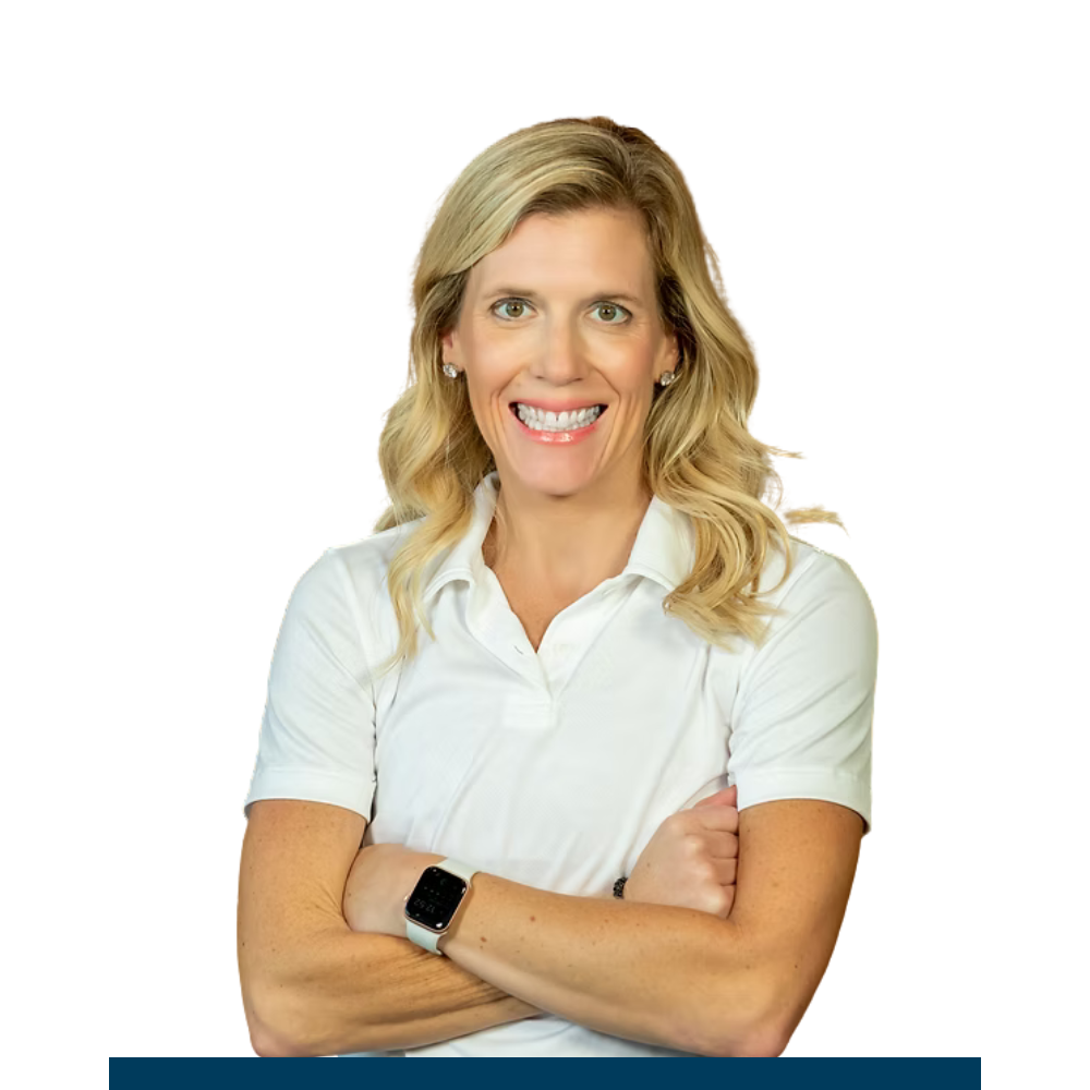 A woman with blonde hair, wearing a white polo shirt, smiling with her arms crossed, wearing a smartwatch on her left wrist.