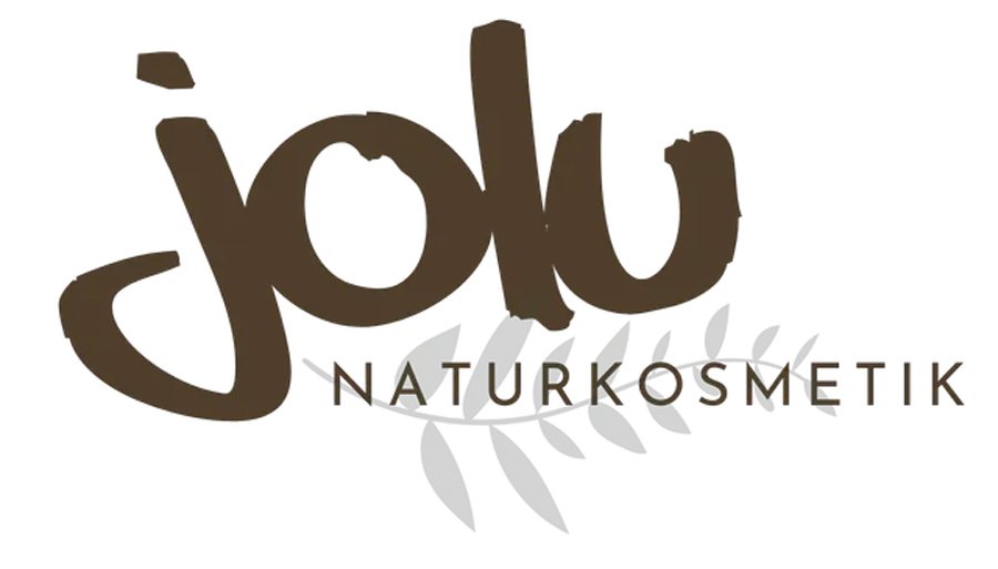 Logo von 'Joku Naturkosmetik' mit braunem Schriftzug und grauen Blättern im Hintergrund.