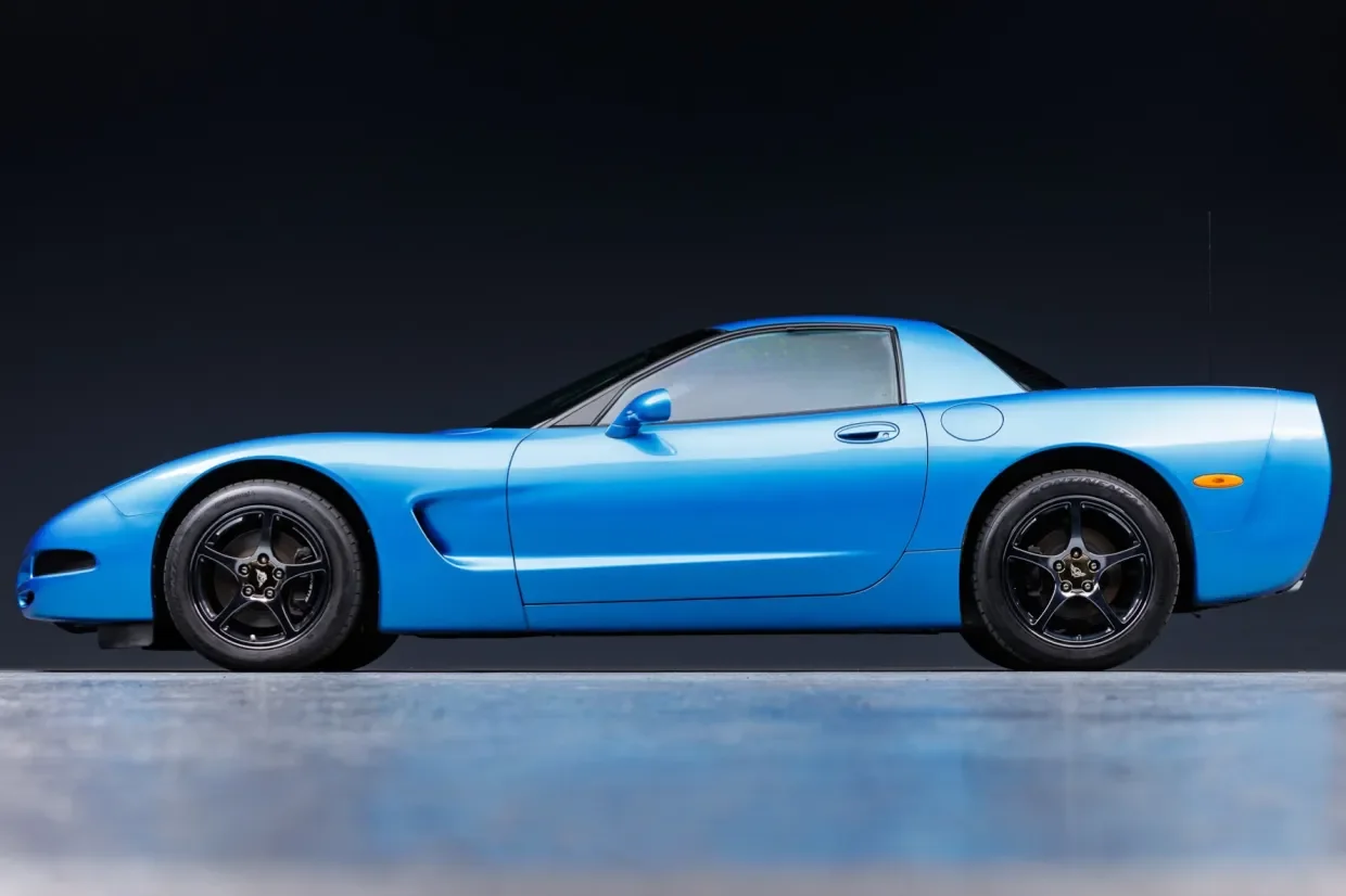 2000_chevrolet_corvette-coupe_cn9a1112-99030.webp