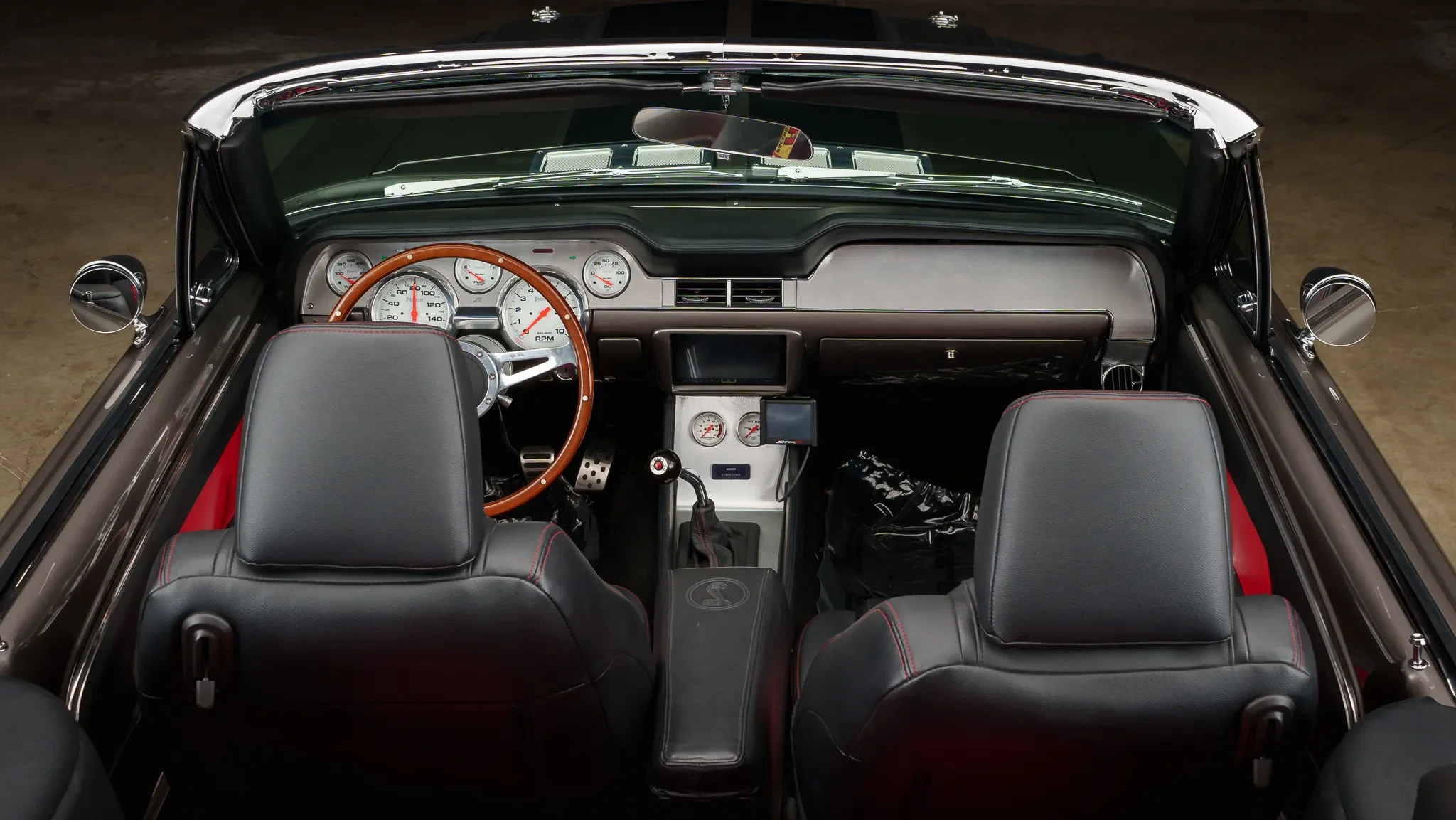 EL-Stang-Int-Eng-2-31-28025.webp