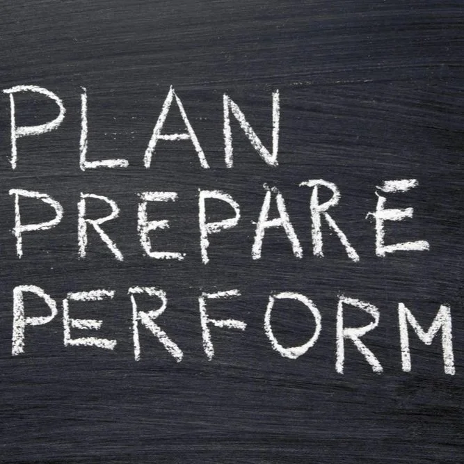 🏢 Cómo preparar tu fachada para instalar un letrero: medidas, permisos y recomendaciones