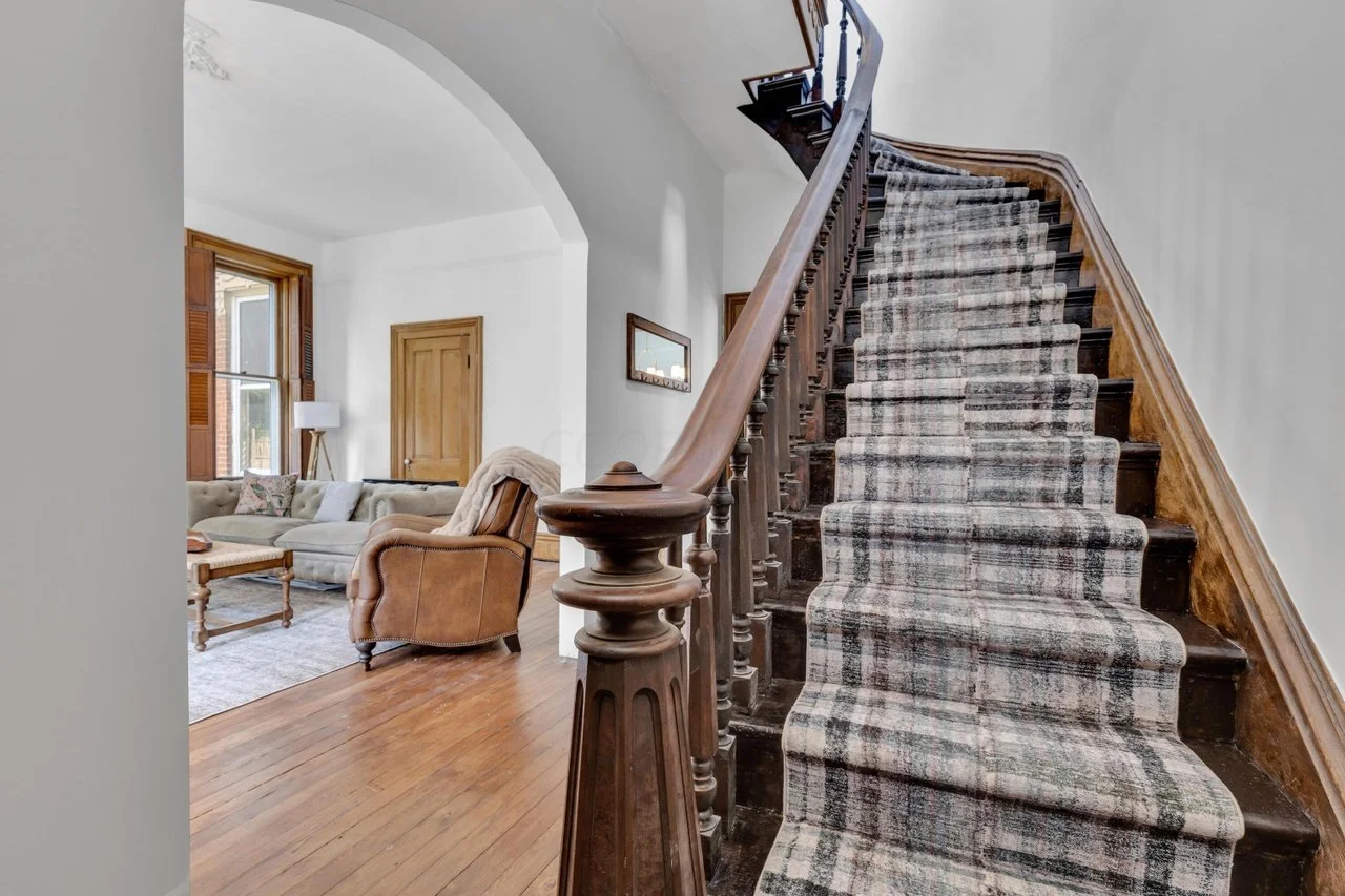 Staircase Front 3.jpg