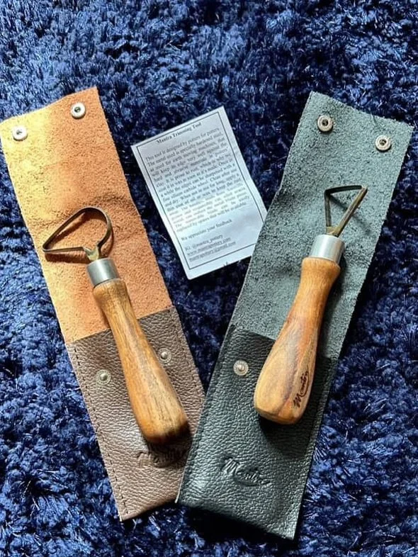 Excited to get my new set of @mantra_pottery trimming tools! If you are interested in a tool or set please reach out to Mantra Pottery. 

#potterytools #potterytricks  #ceramicstudio #trimmingtools #pottery #ceramics #oxford #artist #contemporarycera
