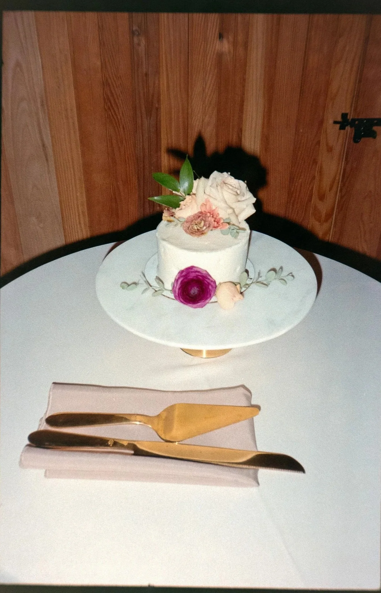 couples wedding cake at Tethered Events in South Loop Chicago