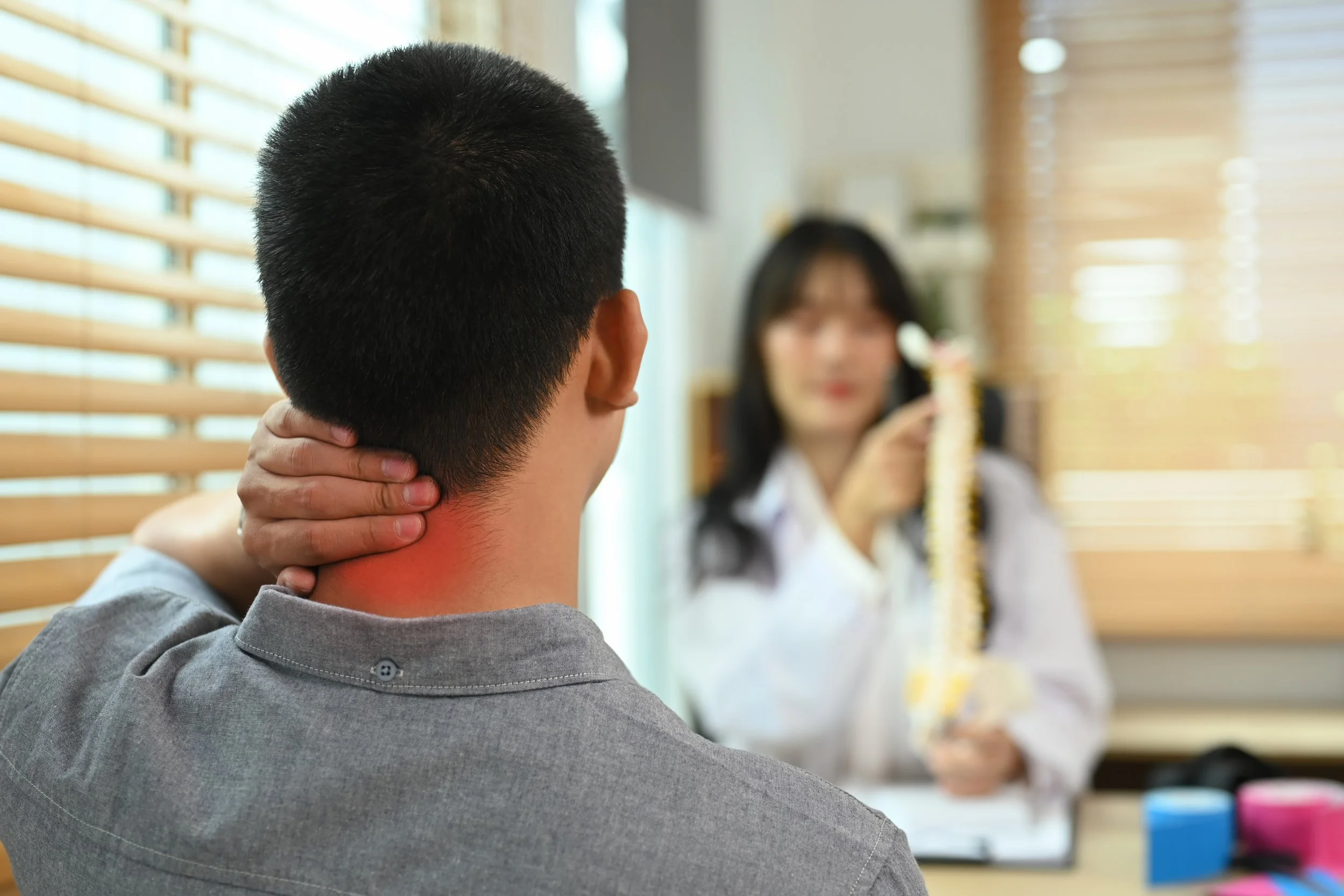 Everyday Habits That Are Hurting Your Neck and Spine