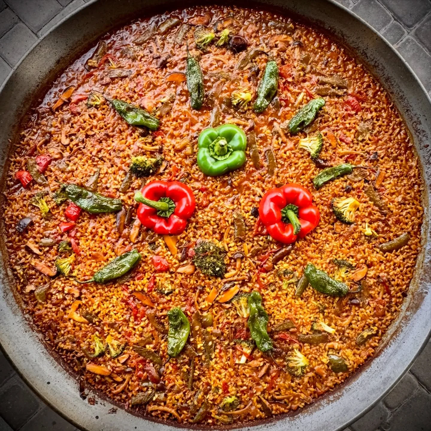 Thank you @erinkatie87 for trusting Tapeo to bring a little taste of Spain to your Thanksgiving celebration this year. 🇪🇸🧡🇺🇸

It was an honor to prepare a beautiful vegetable paella filled with fresh ingredients, vibrant flavors, and the spirit 