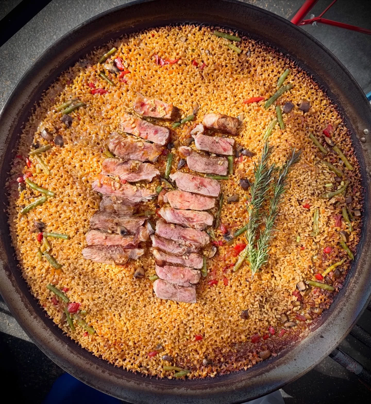 Steak, saffron, and that perfect sprig of rosemary. 🥩🌿 At @tapeopaella, we don&rsquo;t just &ldquo;cook&rdquo;&mdash;we craft. From the precise sear on our steak to the gold-standard texture of our rice, quality is our signature.
Follow us to watch