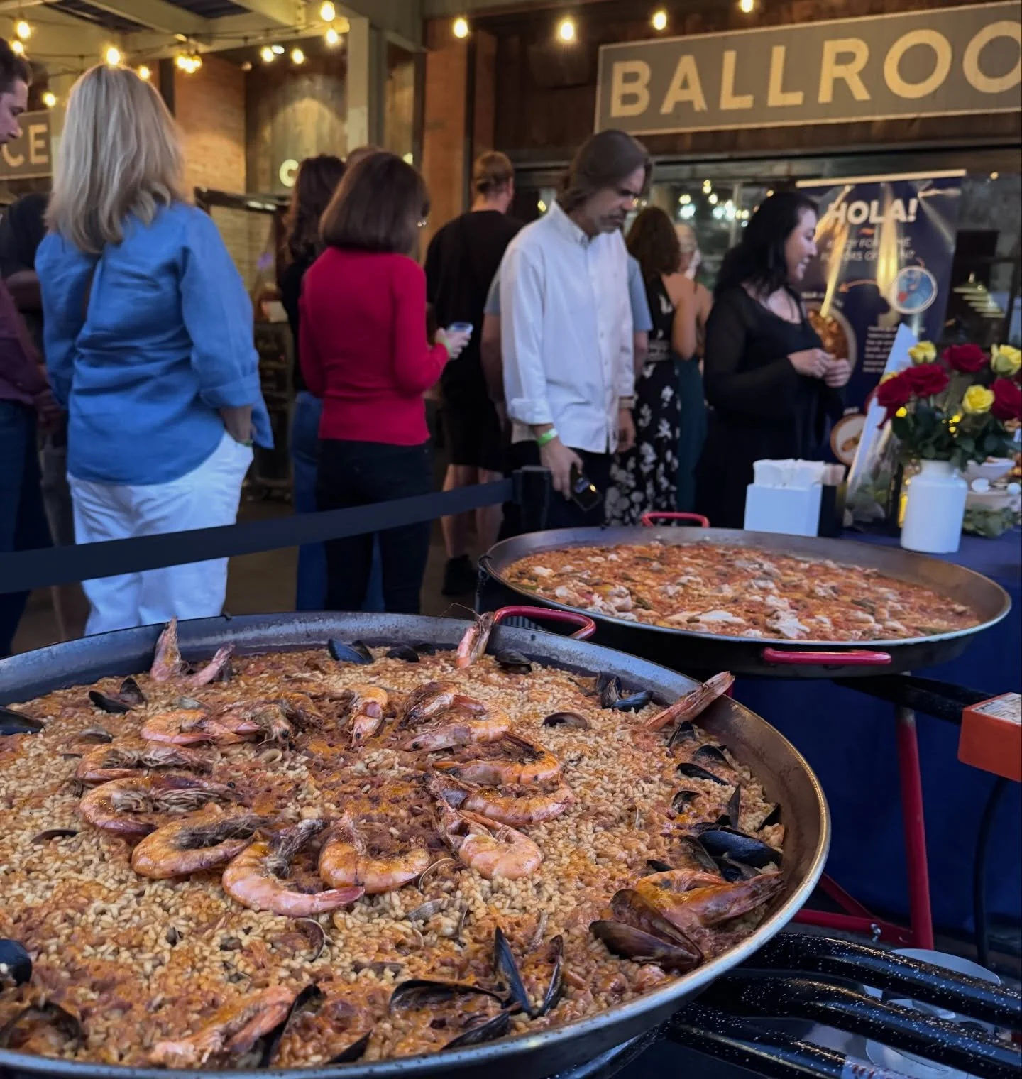 Stop serving &ldquo;event food&rdquo; and start serving an experience.
Forget the boring buffets. TAPEO brings the soul of Spain directly to your venue with a live-cooking performance that turns your dinner into the main event. Watch our chefs craft 