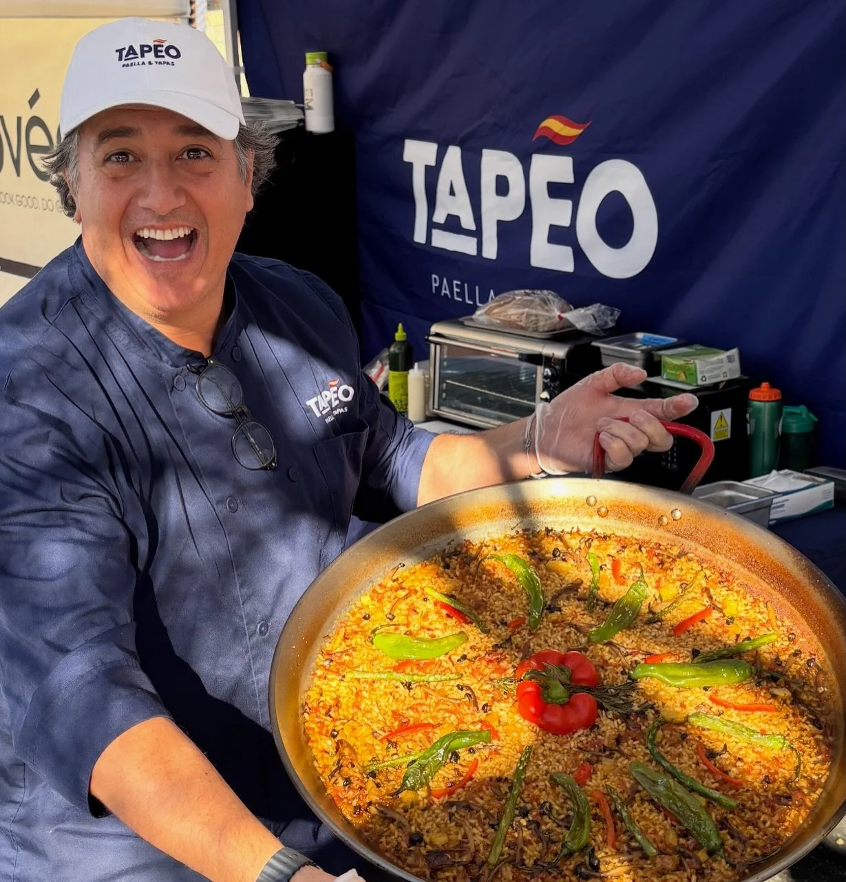 Just imagine transforming your event from a simple meal into an immersive Mediterranean spectacle, blending the high-energy performance of live-fire cooking (or delivery) with the authentic, soul-warming flavors of traditional Spanish gastronomy.
Bri