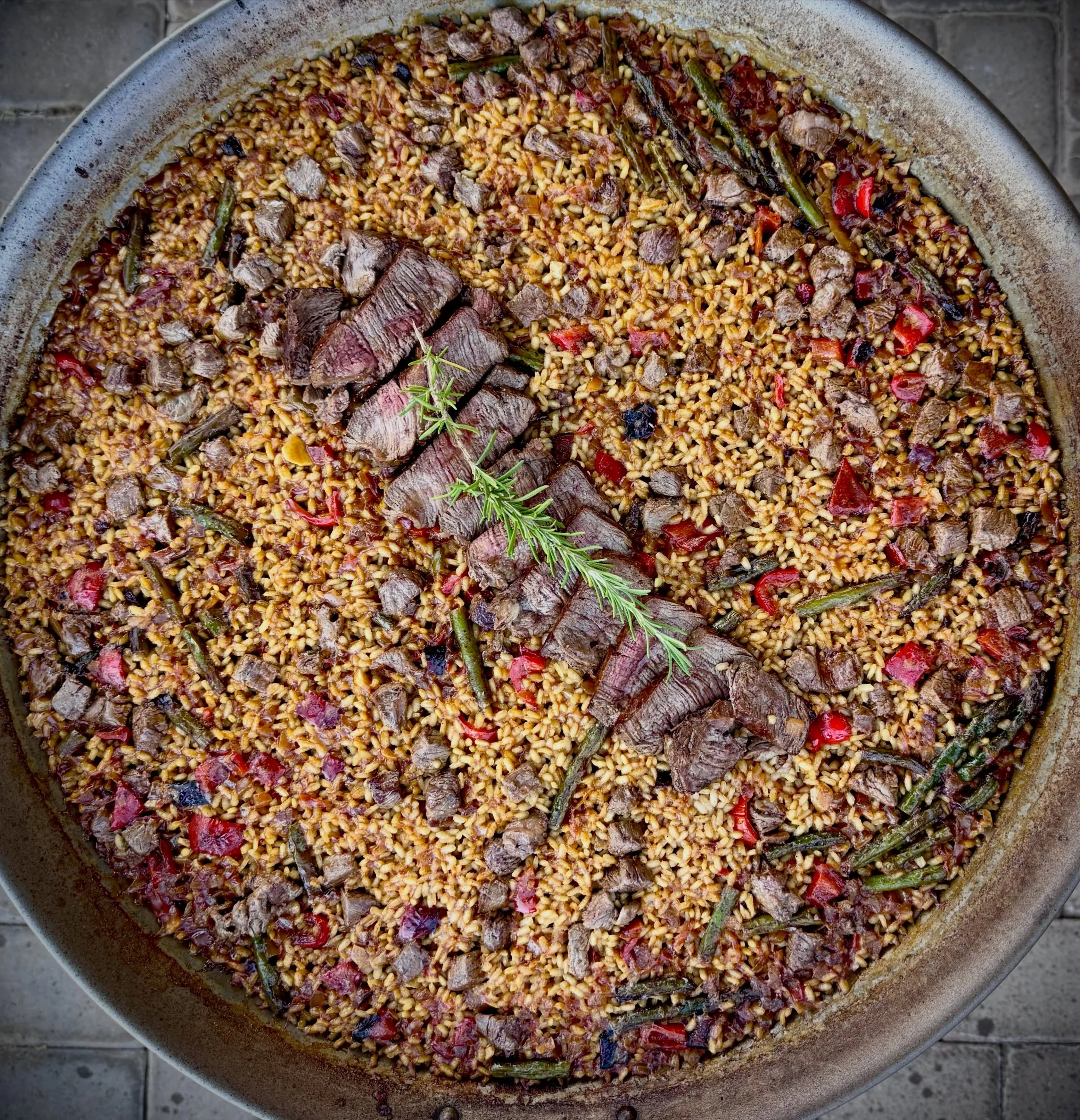 There paellas and paellas, but this steak paella is in another level. Out of this world. Period. DM us and book your next paella party.
#paellaparty #paellacatering #paellalovers #paellascottsdale #scottsdalerestaurants
