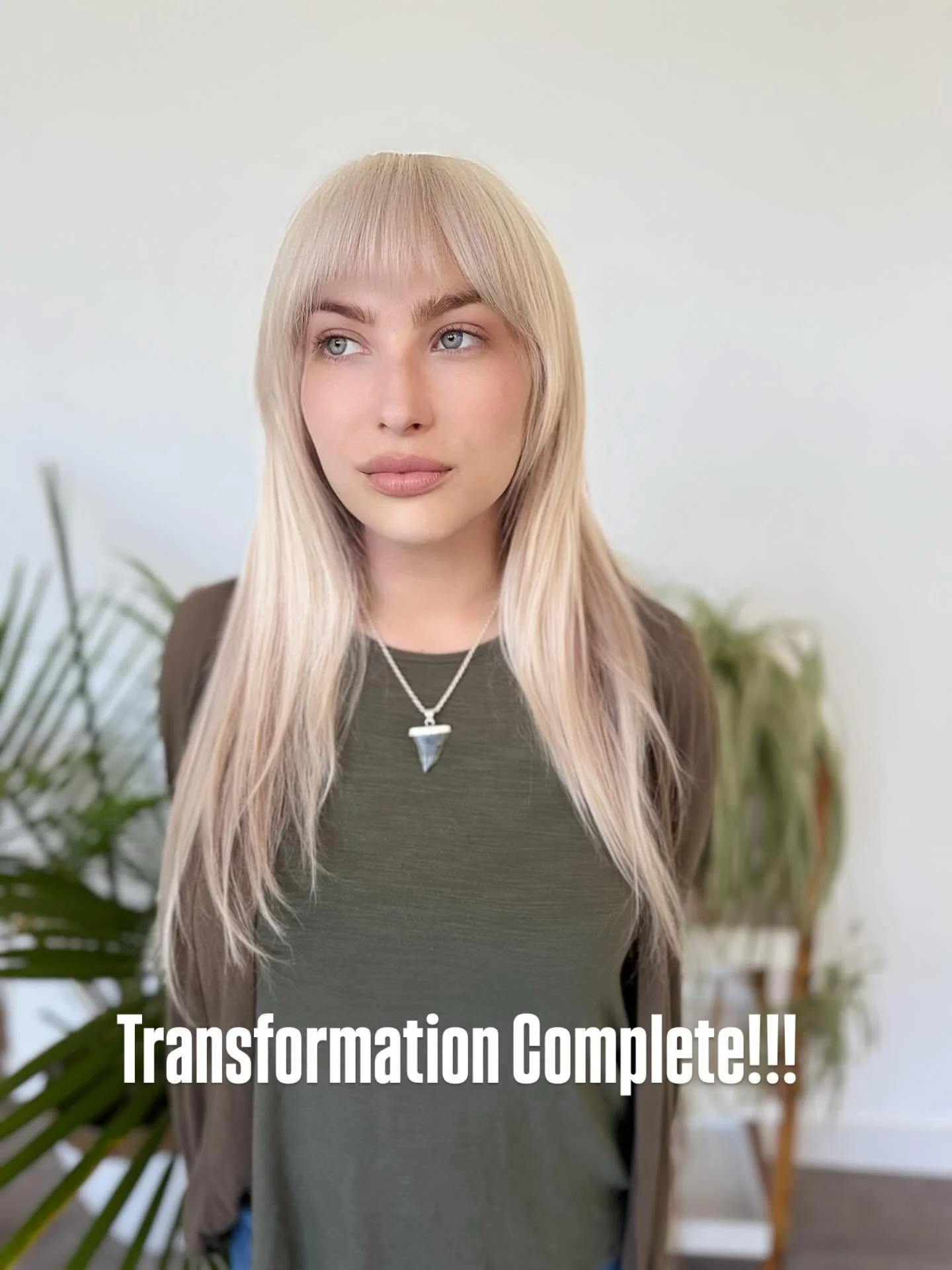 Kia’s look is complete after adding her extensions !! Swipe for before after ! After 3 rounds of heavy foil breaking apart her roots and dark ends we were able to bleach and tone and finally add her extensions ! She looks so amazing !!! 
#frame