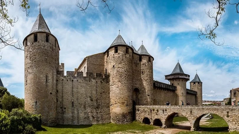 carcassonne-france-tourism-ancient-810x455-2.jpg