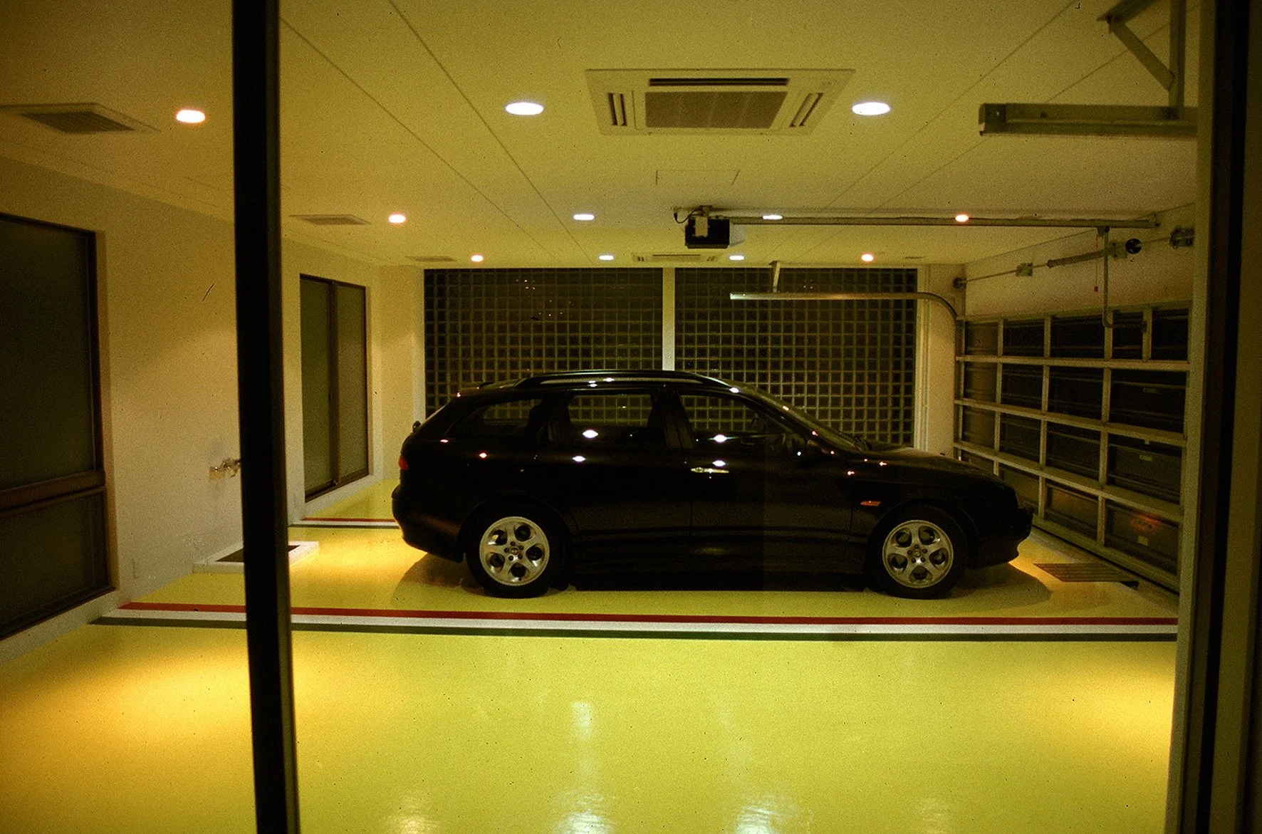 05CASA ROSSO-駐車場.jpg