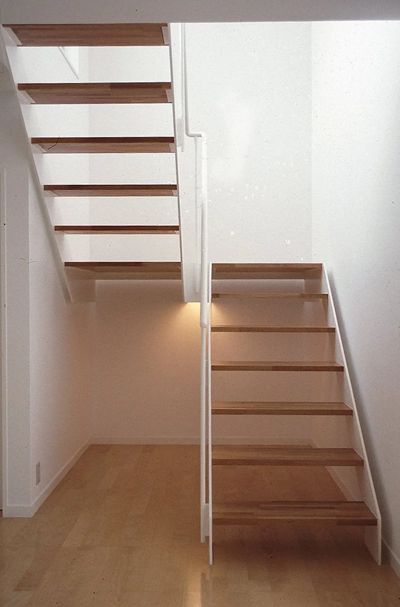 07下関の家-階段.jpg
