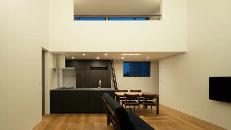 材木町の家

キッチンのうしろのハシゴからロフトへ
生活空間は平屋で完結していますが、ちょっと1人になりたいとき、居心地のよい場所ができました。

#ロフトのある家 
#注文住宅 
#福岡市の設計事務所 
#木造住宅
#アトリエスクエア