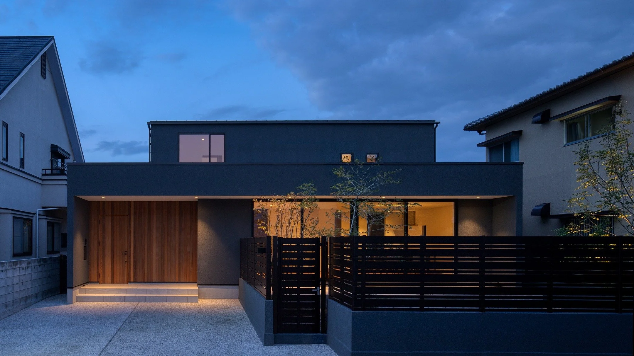 七隈の家

こども3人と暮らす住宅
忙しくても台所を美しく保てるよう、4.5帖と広めのパントリー兼作業スペースを設えました。