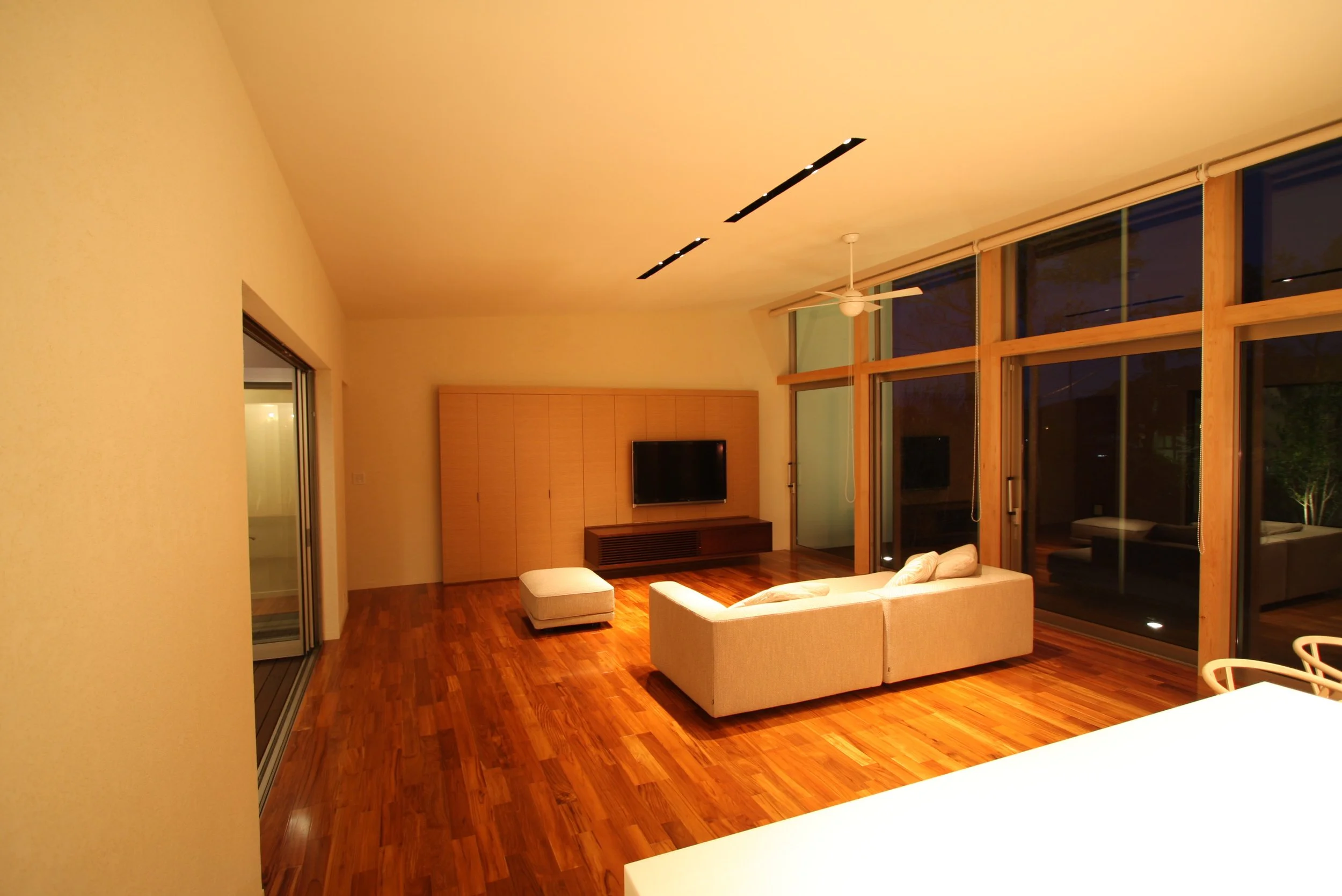 31　RE HOME居間夕景10.jpg