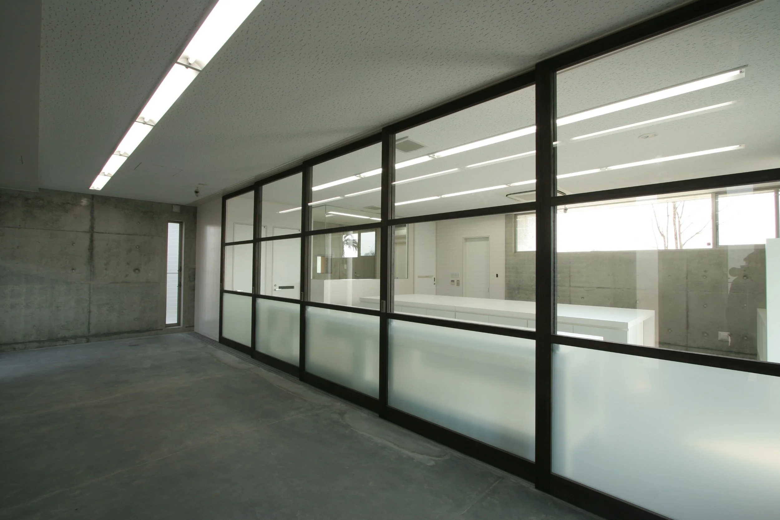 14　SARU'S HOUSE作業室引き戸閉02.jpg