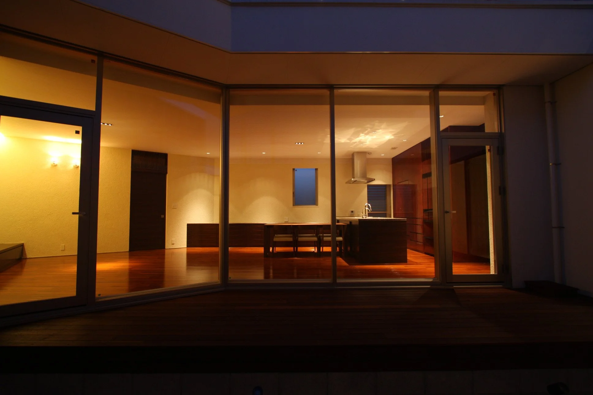 22　On Green居間全景.jpg