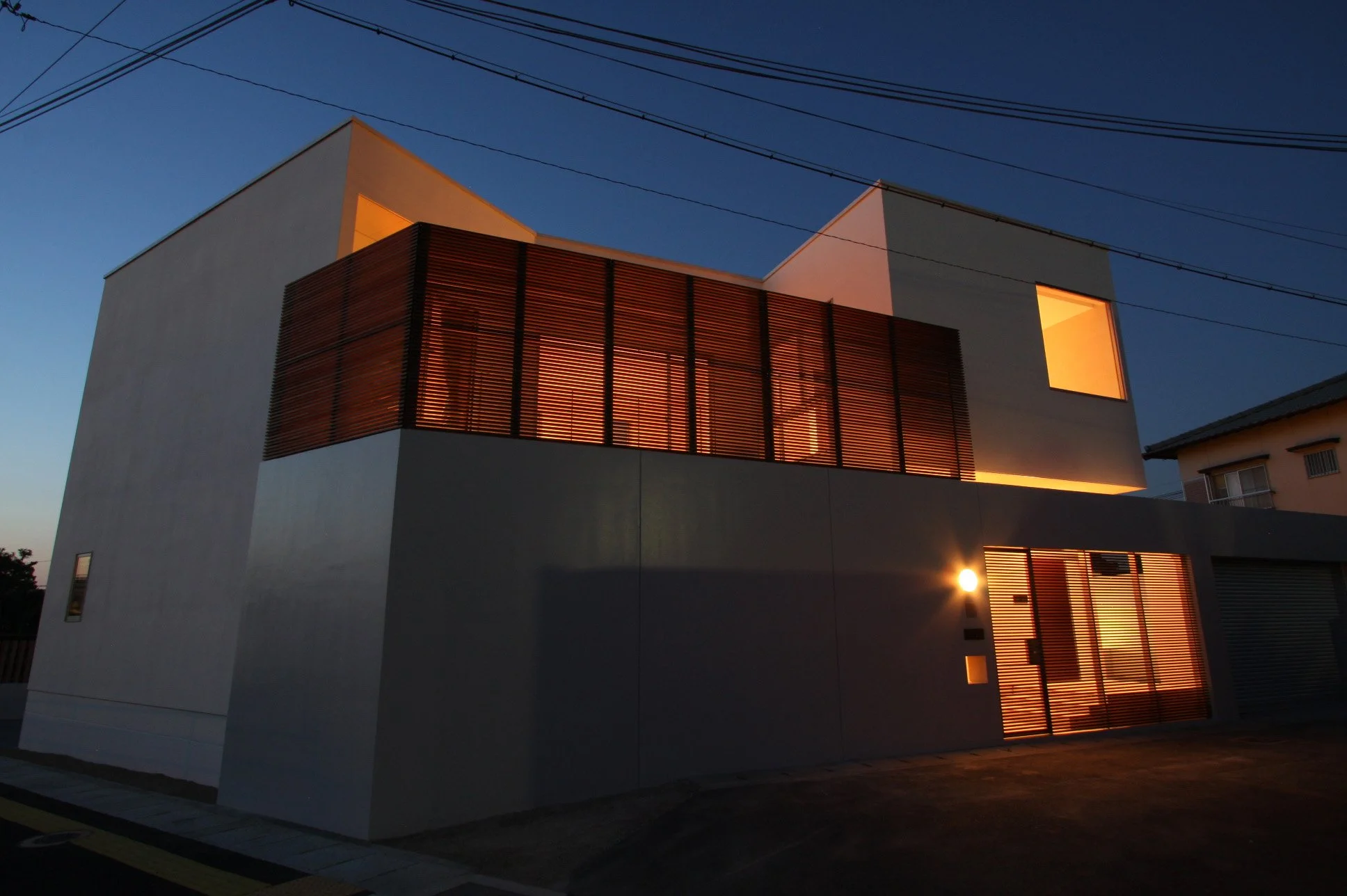 08　On Green外観夕景3.jpg