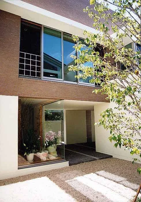 Lucent Court 中庭居間.jpg