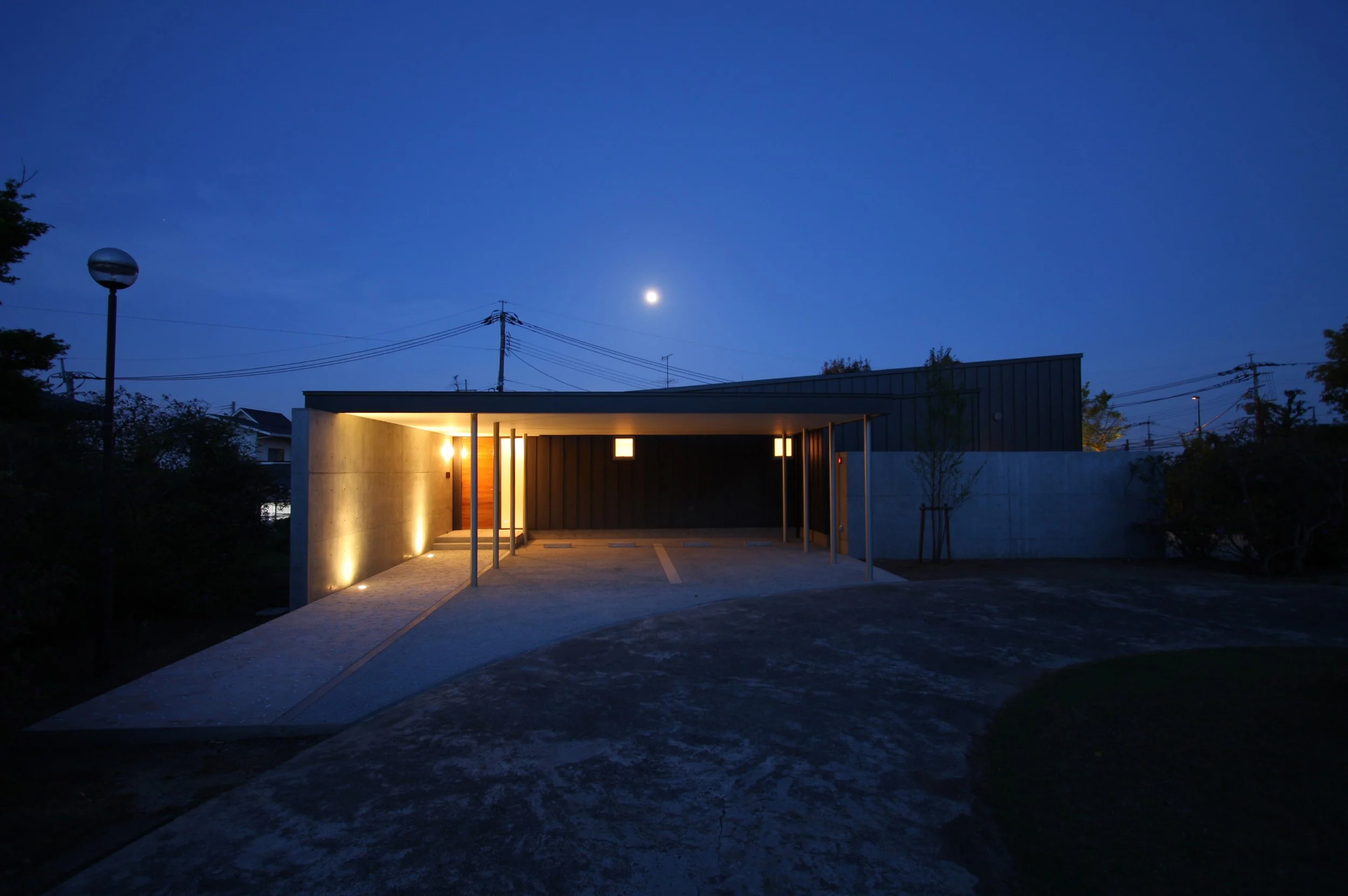 08　 RE HOME夕景外観4.jpg