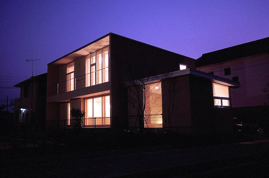TwinHouse1 外観夕景1.jpg