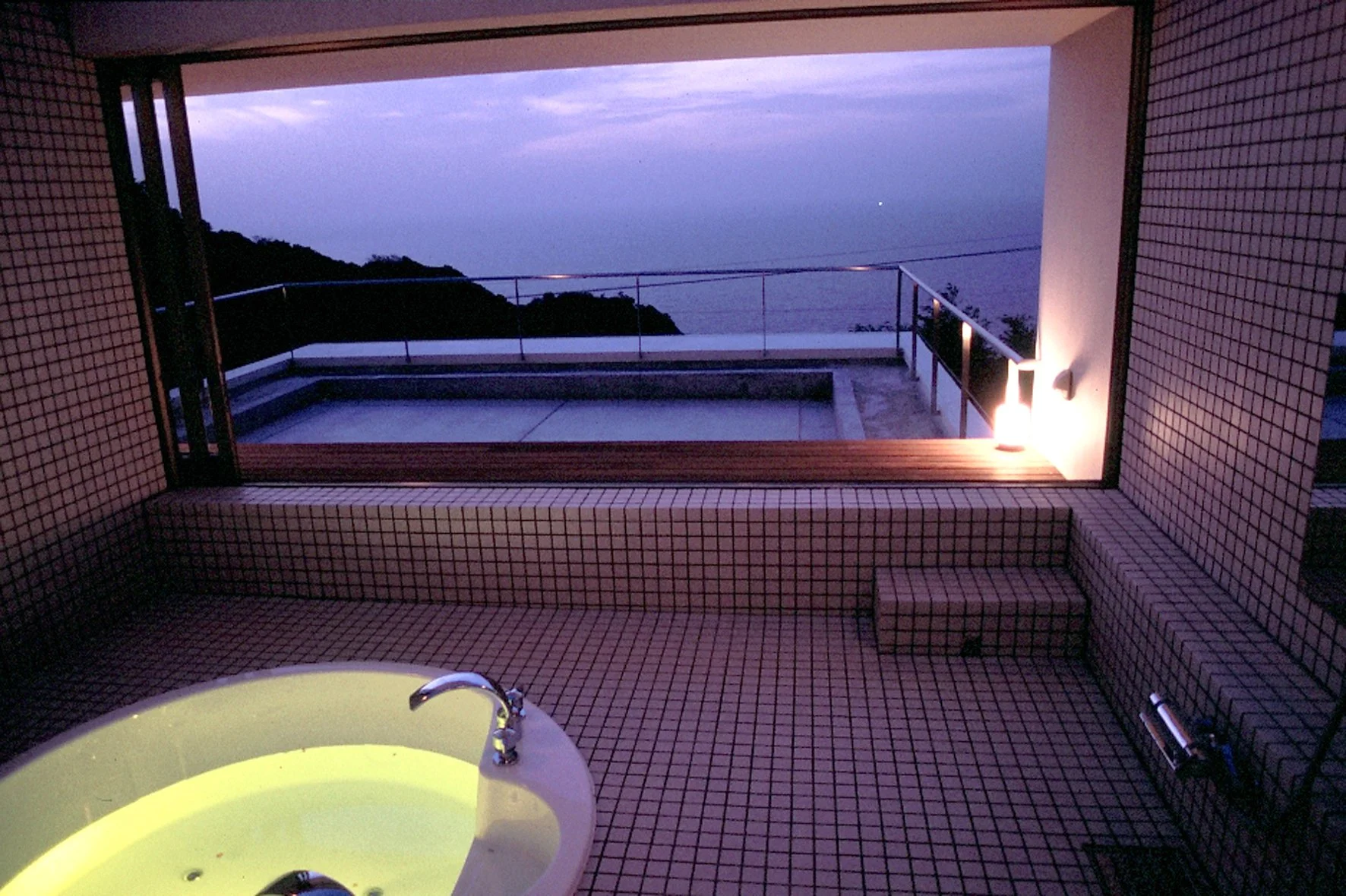06CASA ROSSO-露天風呂.jpg