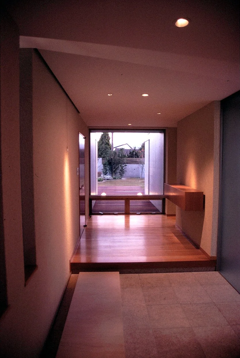 SQUARE COURT 玄関より中庭.jpg