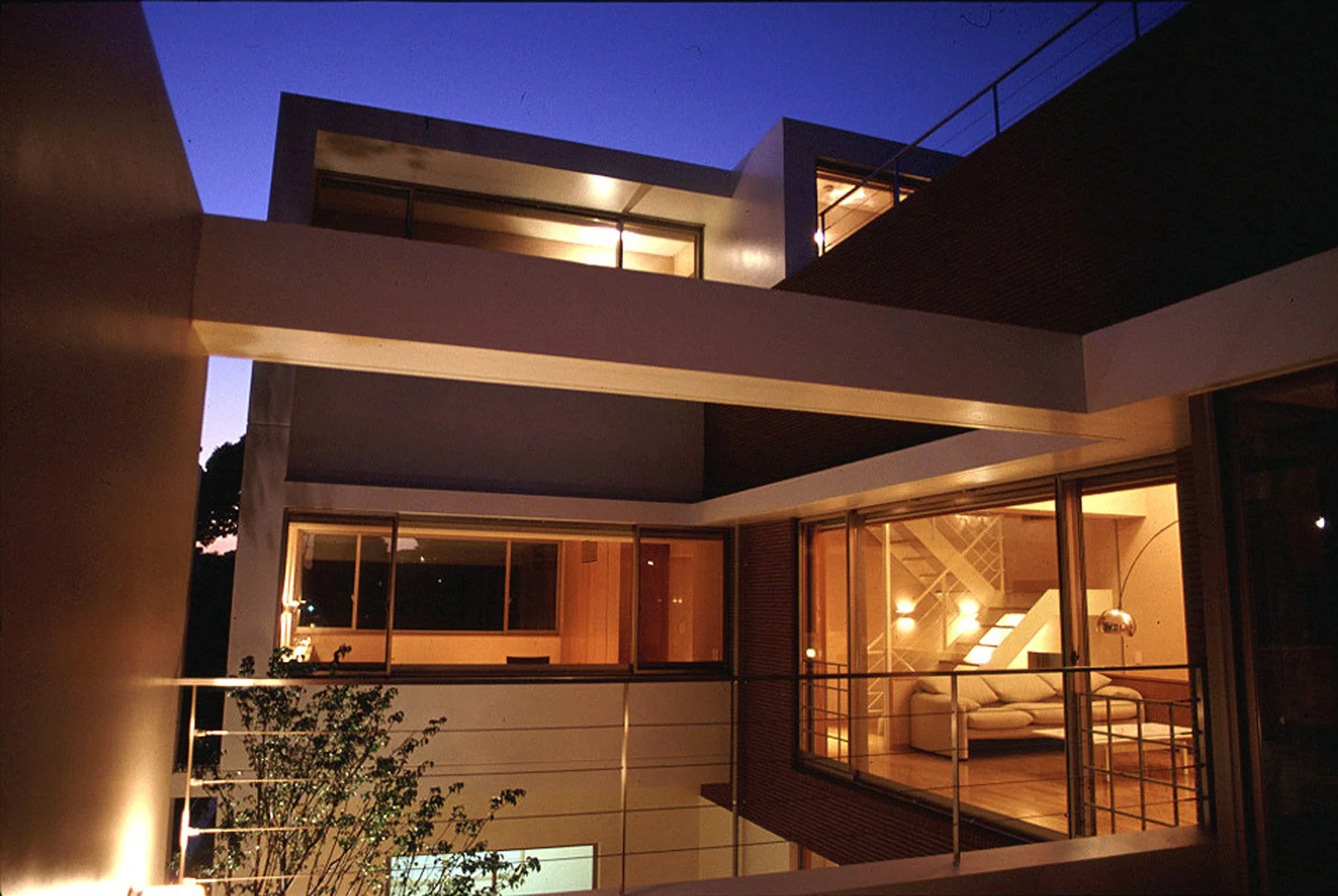 Lucent Court ベランダより中庭夕景.jpg