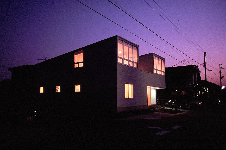 TwinHouse2 外観夕景1.jpg
