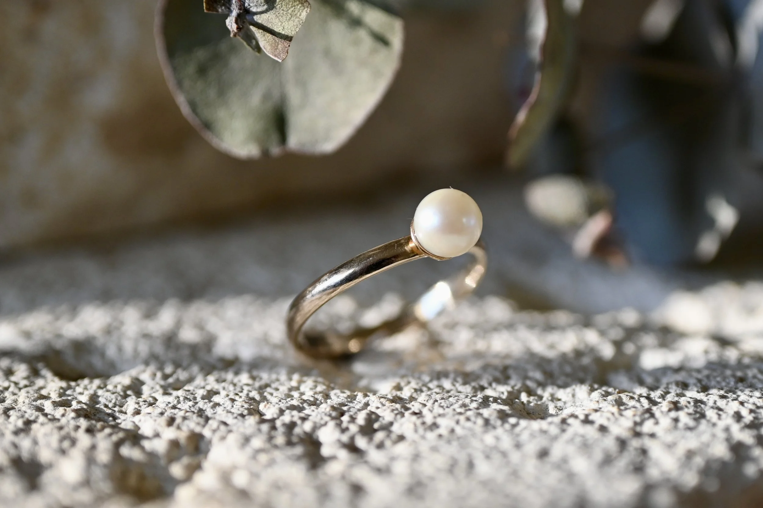solid-gold-pearl-ring.jpg