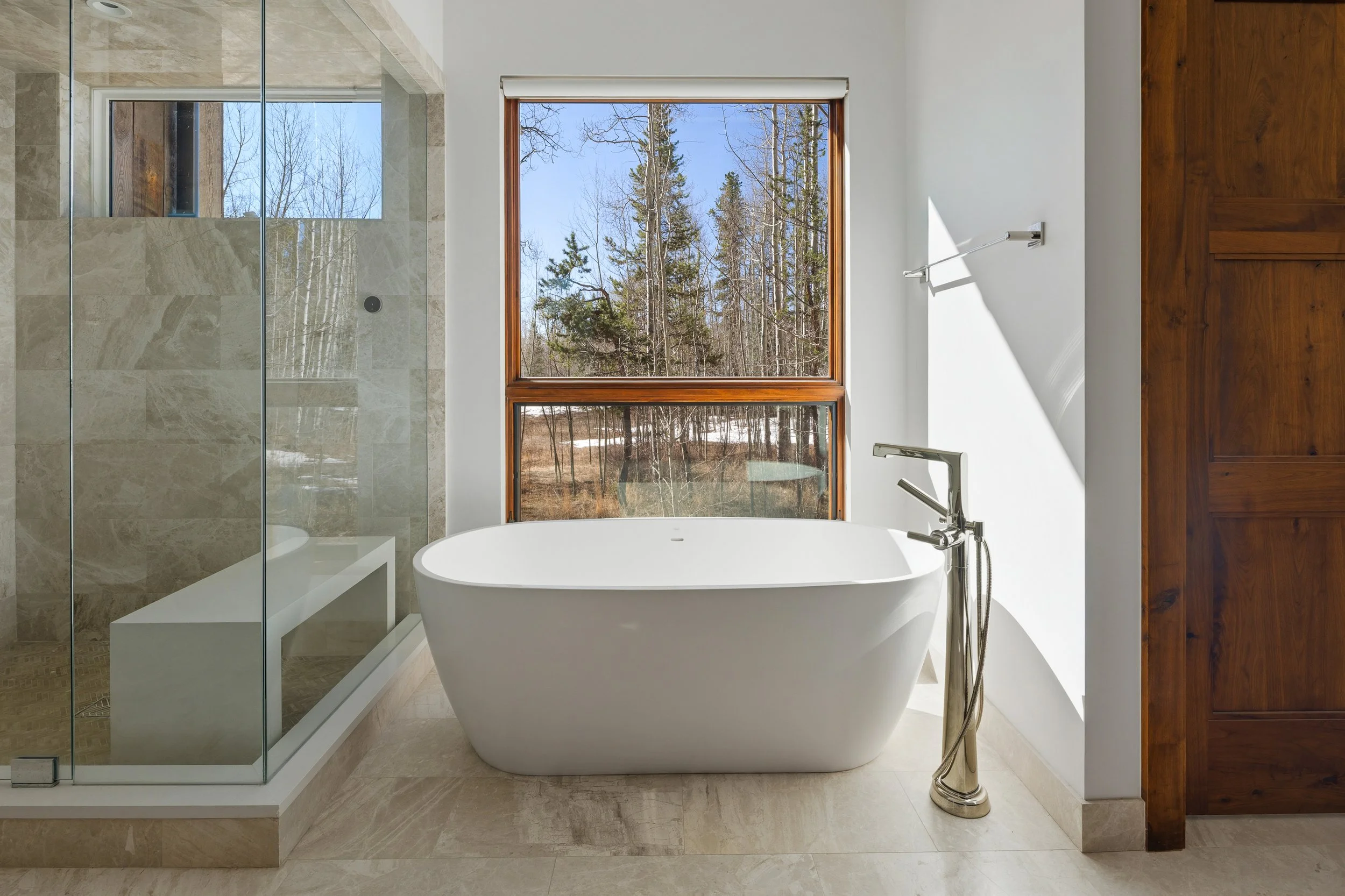 Bathroom - primary bathtub.jpg