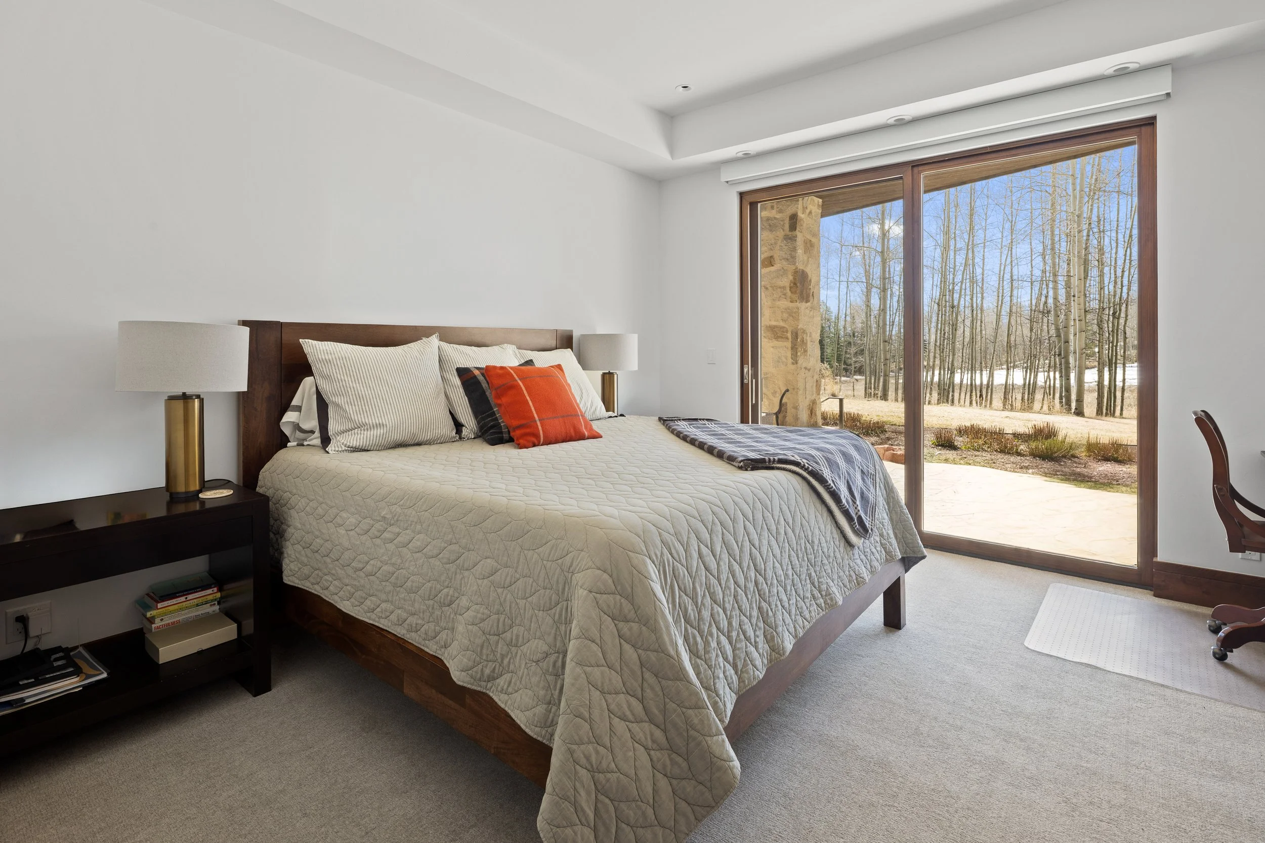 Guest bedroom 3.jpg